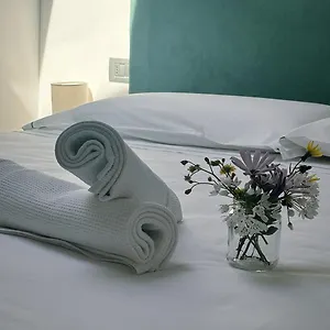 https://la-scuoletta-sea-view-relax.hotelitalianriviera.com